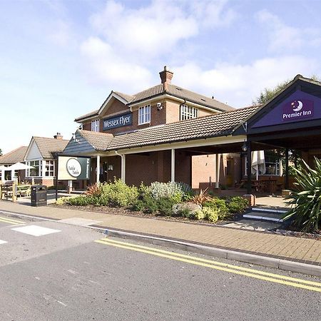 Premier Inn Bristol South Exteriör bild