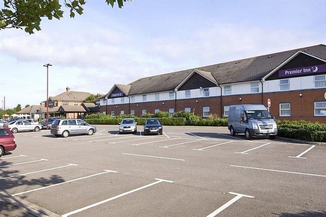 Premier Inn Bristol South Exteriör bild